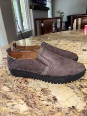 Bernie Mev women’s Suede Brown loafers size 39 NEW